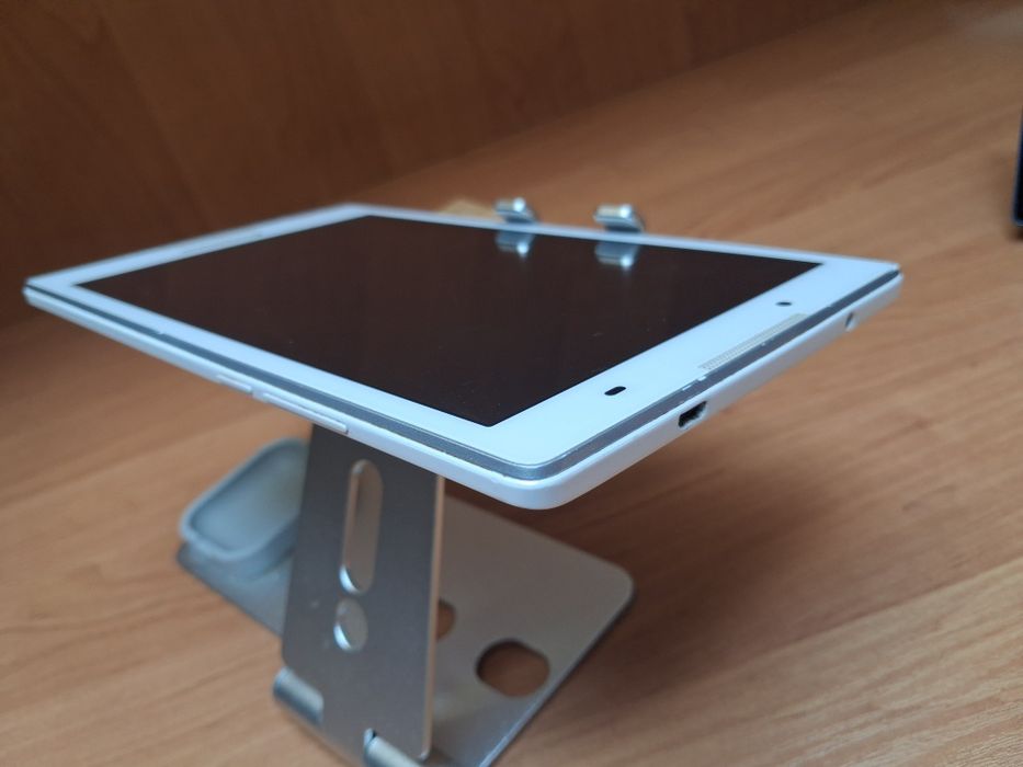 Tablet lenovo z wgraną nawigacją igo   nowe mapy