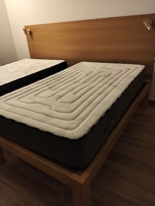 Vendo 2 camas de solteiro