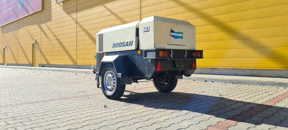 Kompresor śrubowy DOOSAN 741 4,1m3 7 bar, rok 2013, 837 mtg, 27000