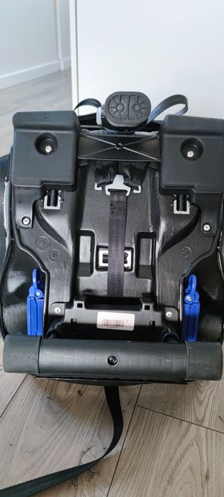 Fotelik samochodowy AXKID MINIKID tyłem do kierunku jazdy 0-25 kg