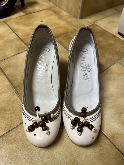 Skórzane kremowe obcasy