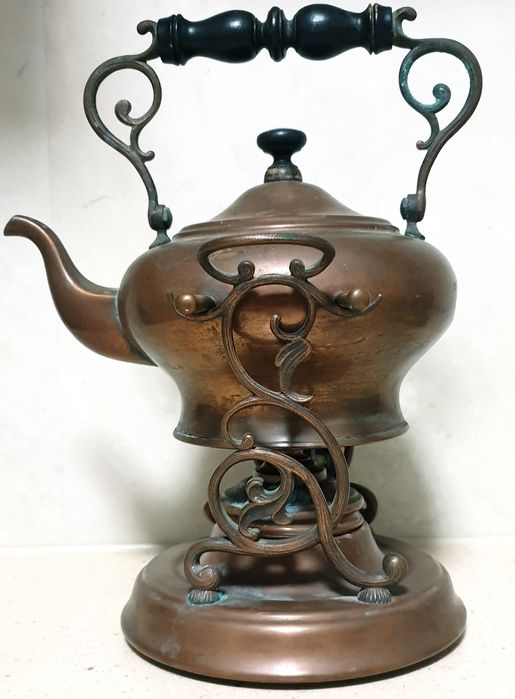 Lindissima antiga chaleira Arte Nova em cobre