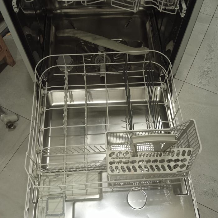 Посудомийна машина AEG