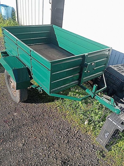 Vendo reboque/ atrelado para carro ou trator pequeno