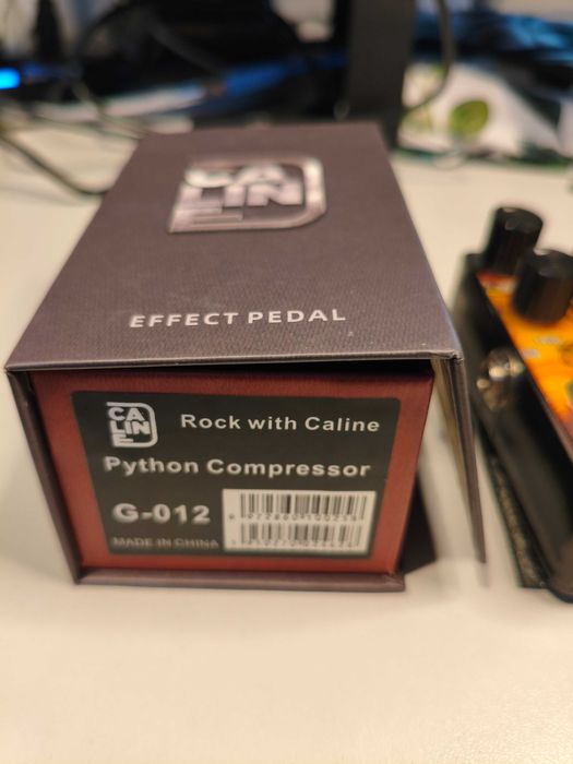 Kompresor gitarowy Caline Python G-012