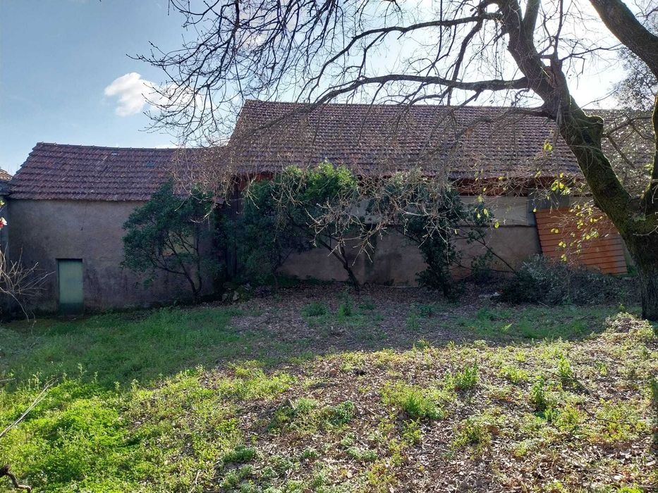 Casa para recuperar com terreno em Outeiro das matas, Ourém