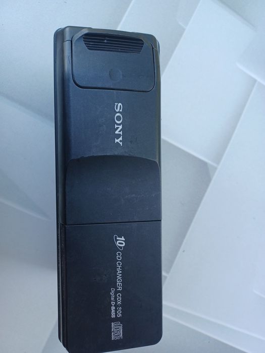 Zmieniarką płyt CD  Sony CDX-605