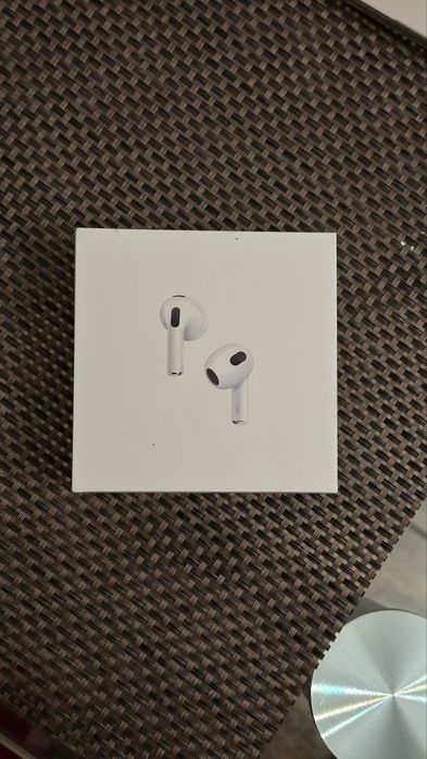 Apple AirPods 3 with Lightning Charging Case (б/в)