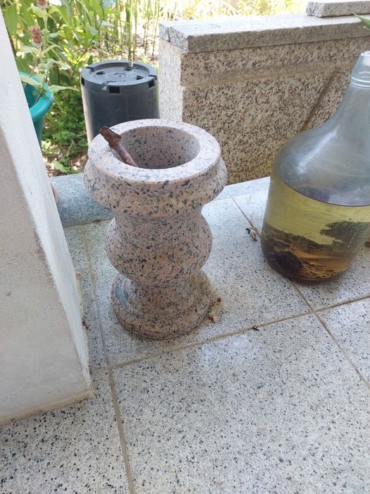 Floreira de granito rosa