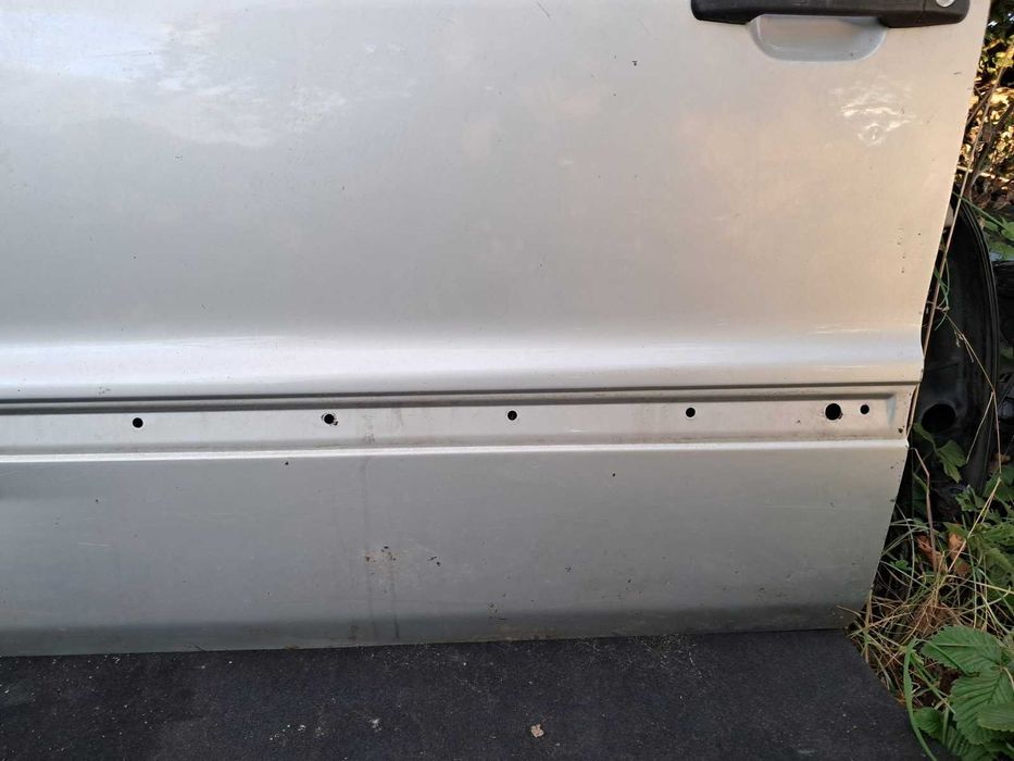 Передня ліва водійська дверка двері дверь Мерседес МЛ w163