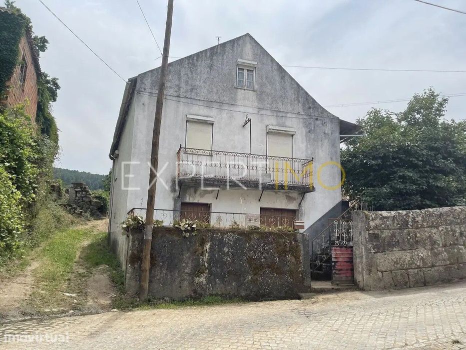Moradia com terreno, situada em São Paio, muito próxima da cidade...
