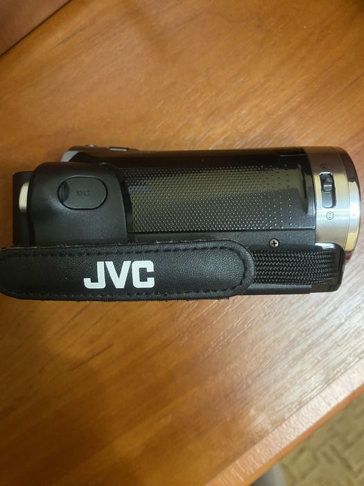 Видеокамера JVC GZ-E305BE
