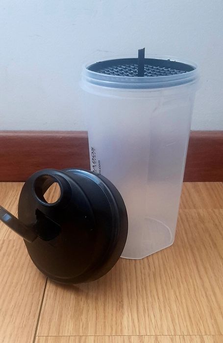 Shaker 750 ml NOVO