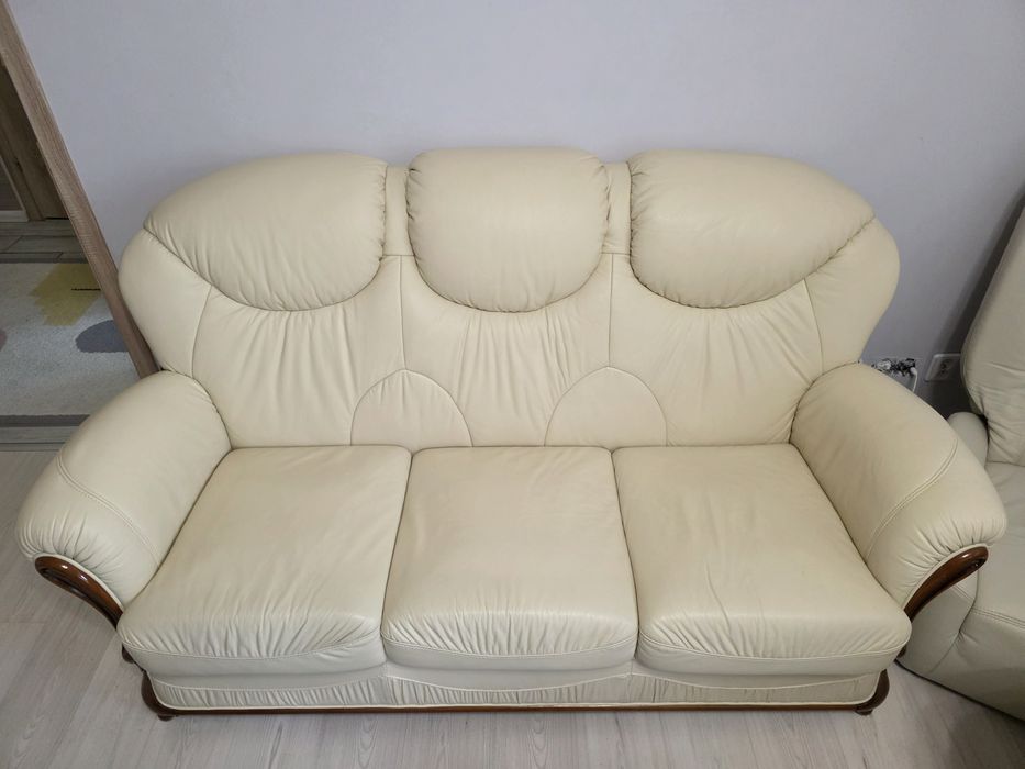 Sprzedam dwie  sofy skórzane 3 i 2 osobową firmy NIERI w stanie bdb