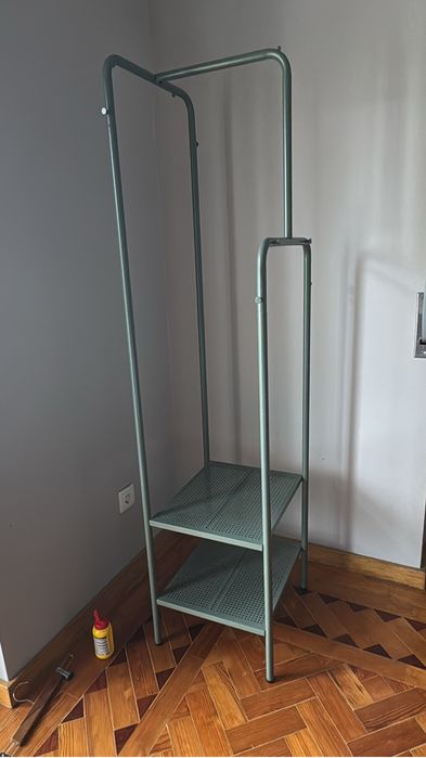 Roupeiro aberto em ferro Ikea