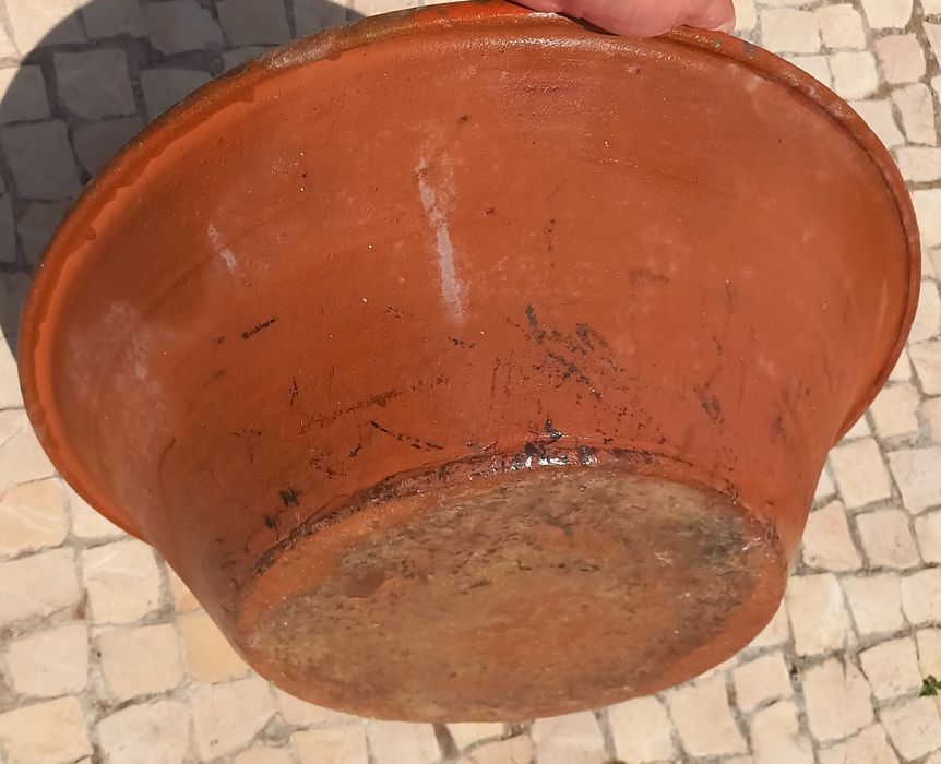 Alguidar antigo em barro