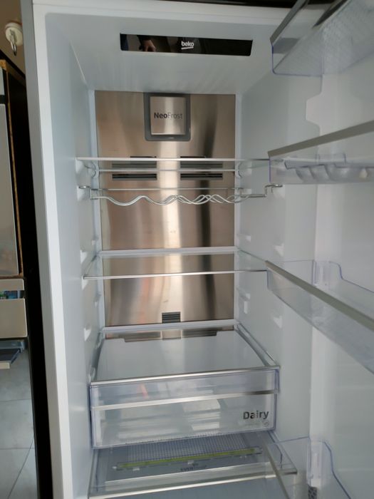 Lodówka Beko MCNA406I632XBRN uszkodzona w całości lub części