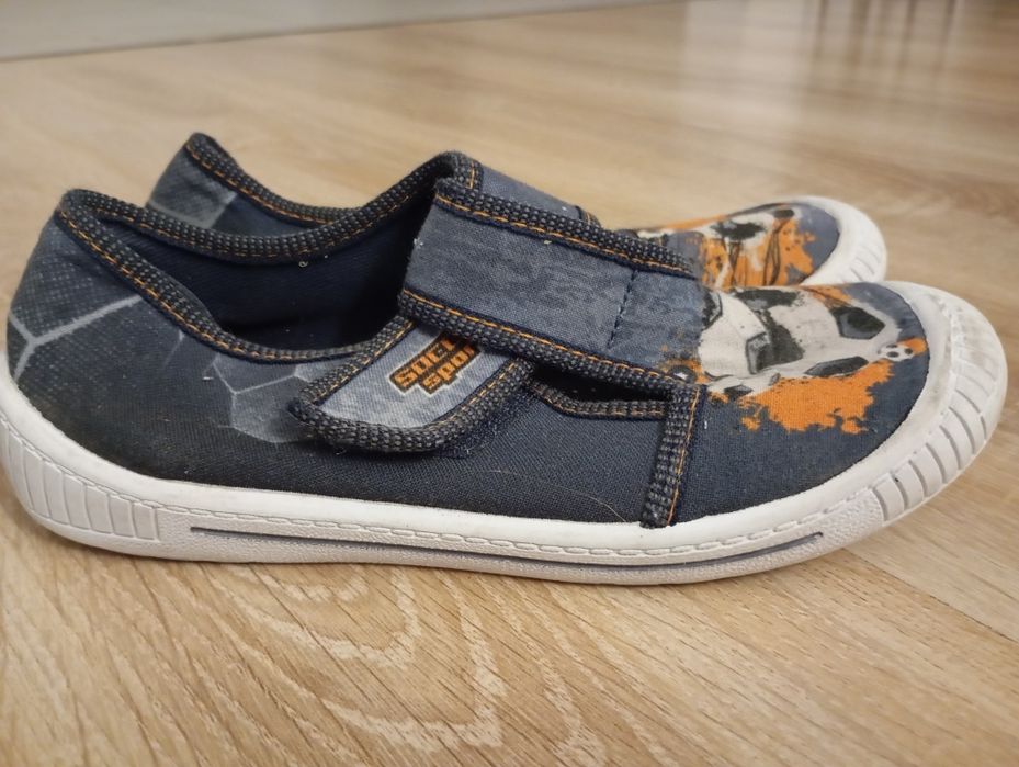 Buciki do przedszkola r. 33