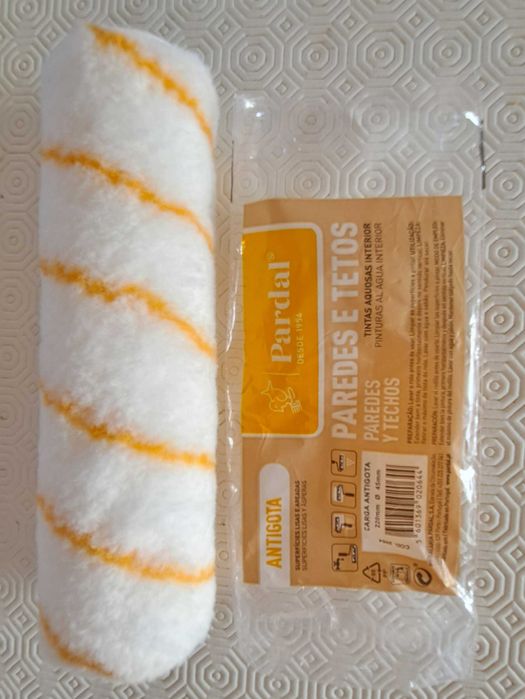 Vendo rolo de tinta Pardal NOVO para paredes e tectos