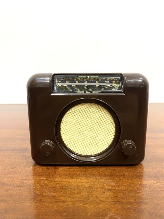 Mini rádio a pilhas.
