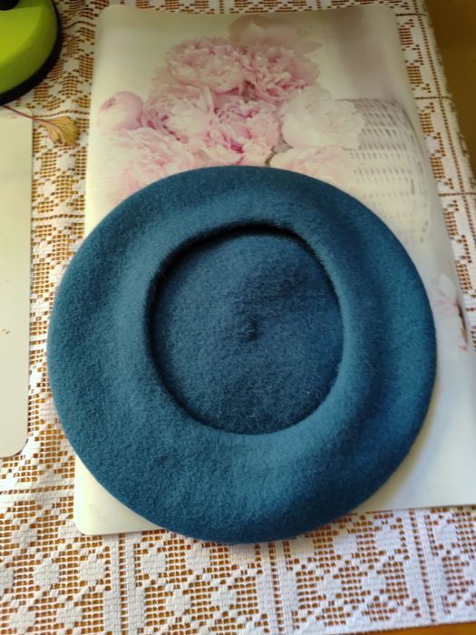 Beret wełniany damski