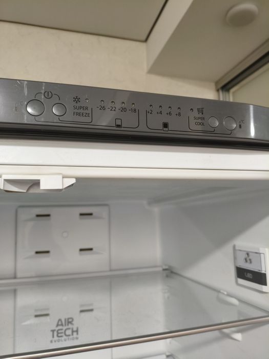 Холодильник Hotpoint Ariston