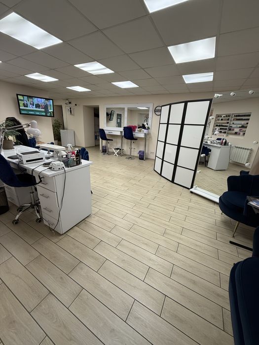 Здам місце бровіста візажиста