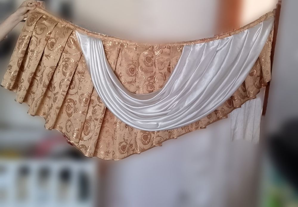 Продам ламбрекен на карніза