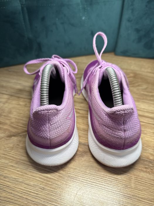 Кросівки ASICS  jolt