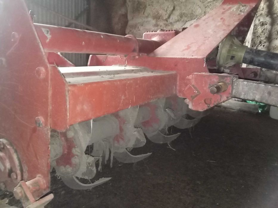 Freza agrícola a funcionar