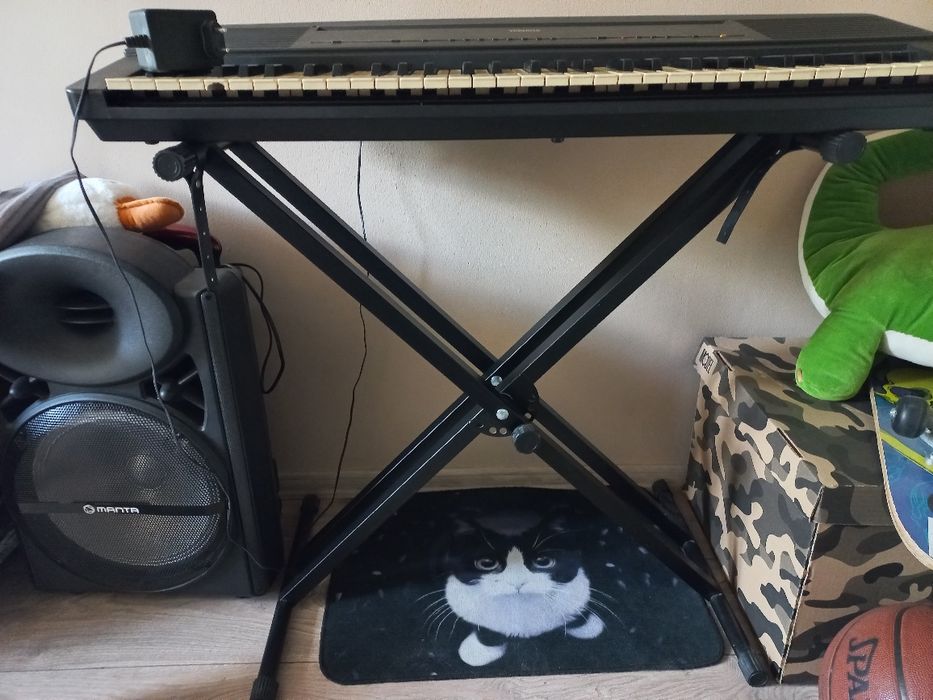 Yamaha keyboard, stojak