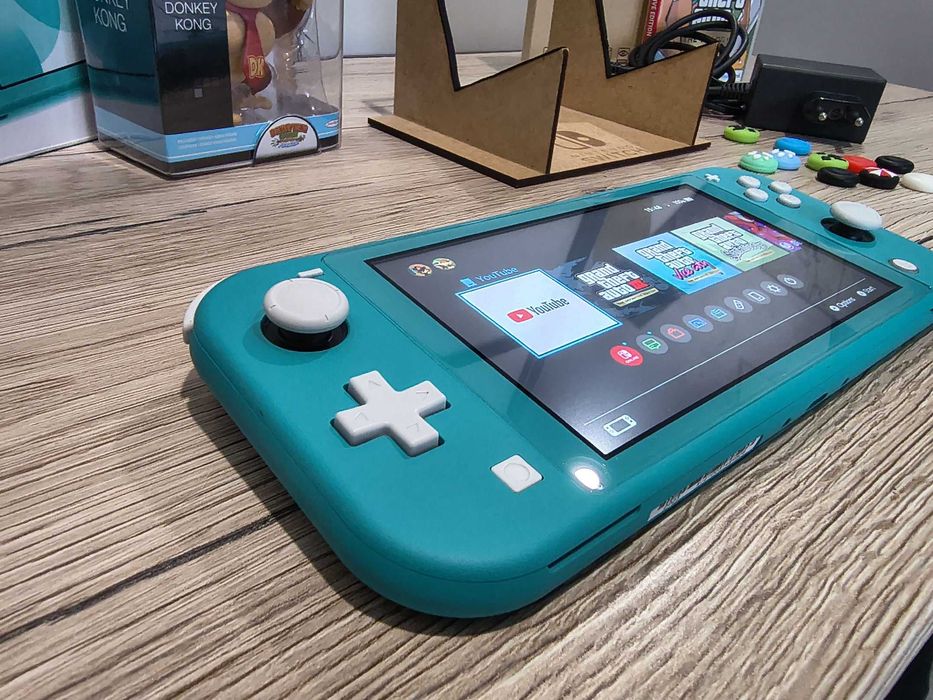 Nintendo Switch Lite, stan idealny, zestaw