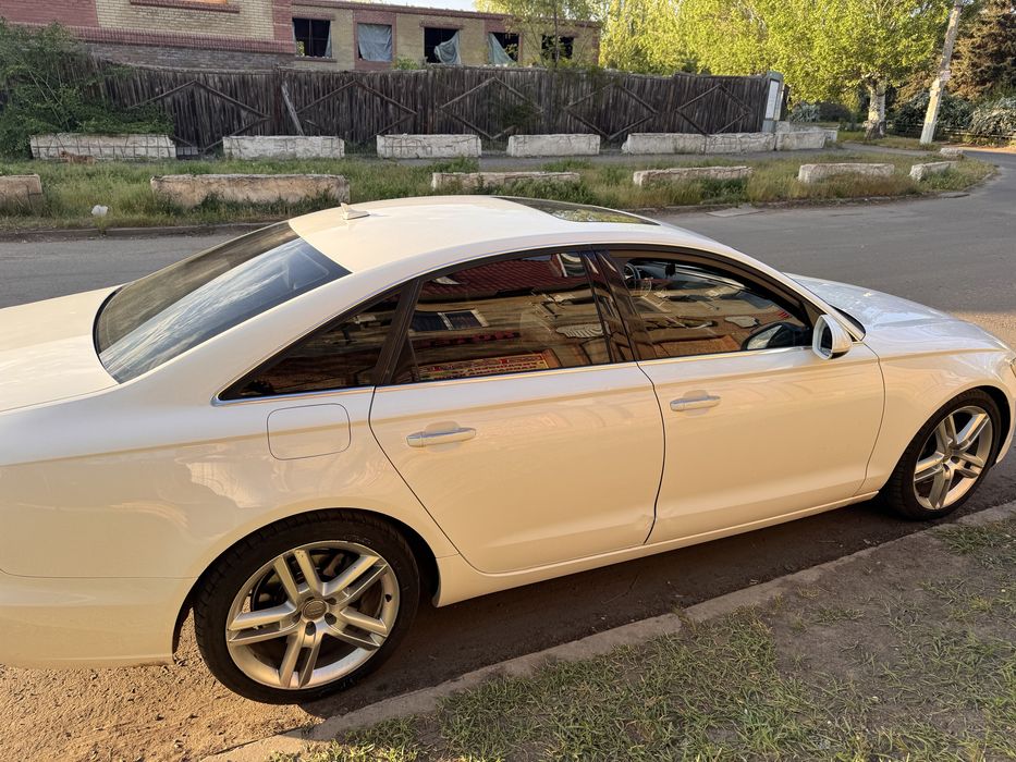 Автомобиль AUDI A6