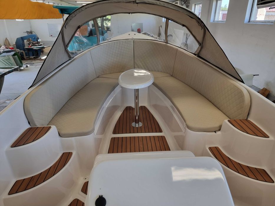 Nowa łódź: Sunrise 700 Tender - 7,00m / 8os - od boatcenter.pl