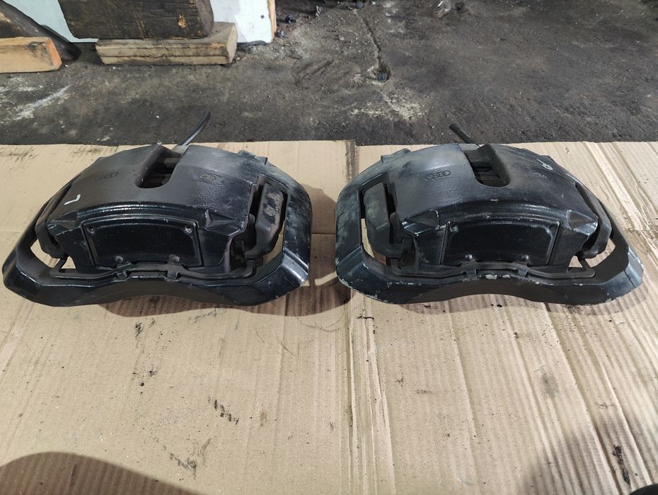 Audi A8 D3 zaciski jarzma przód pod tarcze 360mm
