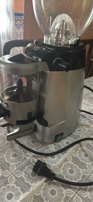 Vendo maquina de moinho industrial profissional de cafe como nova!!