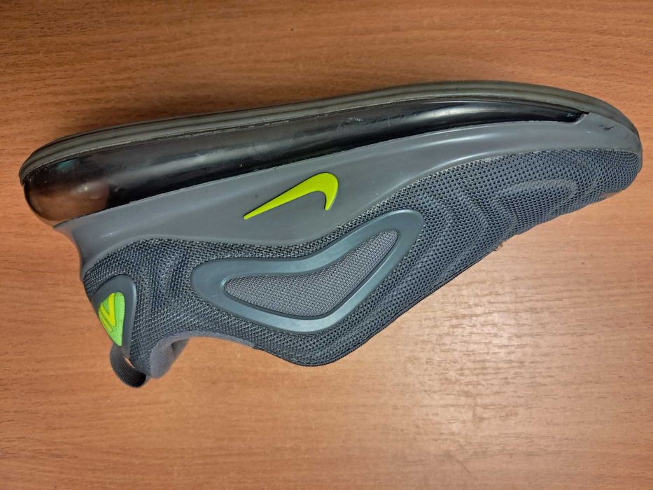 Кроссовки Nike оригинал    размер 43 СТЕЛЬКА 27.5см