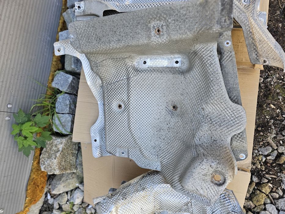 Bmw m3  e90 e92 e93 m3 s65b40 v8  osłona  termiczna komplet osłon  ter