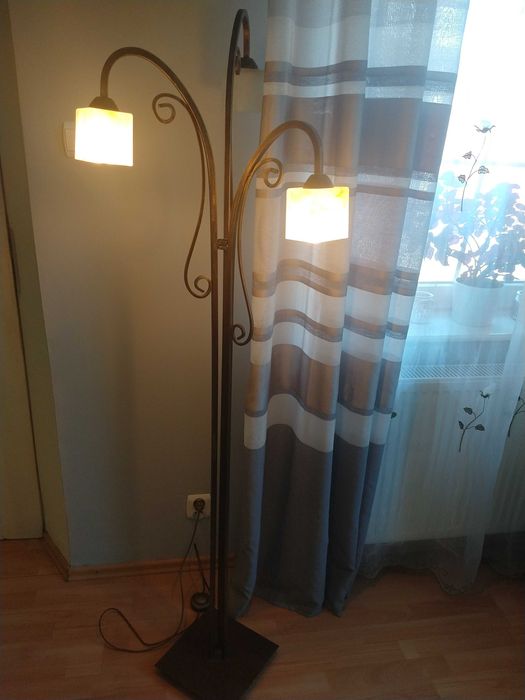 Lampa mosiężna stojąca