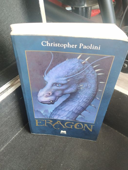 4 livros: Edgar Sawtelle, Origem, Eragon, a Rainha Pirata