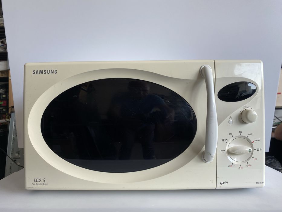 Мікрохвильовка Samsung CE2727N, Grill, 2400W