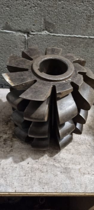 Фреза червячная модульная для нарезки зубьев звездочки