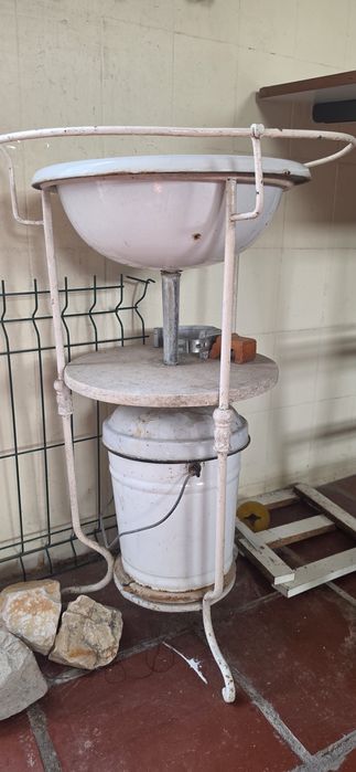 Lavatório muito antigo