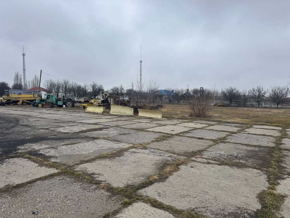 Індустріальна локація в Петровому: 1053 м² будівель + величезна територія