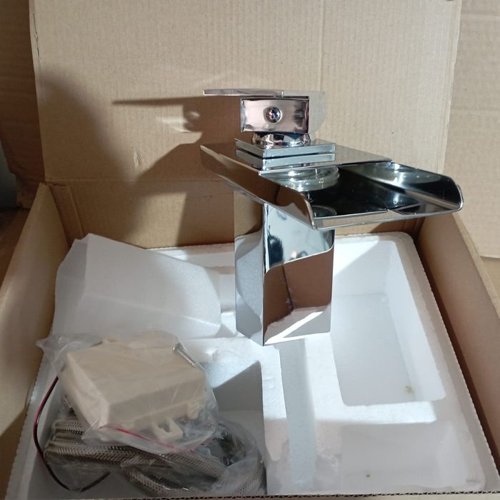 Bateria umywalkowa 18x16cm Wodospad LED, nikiel