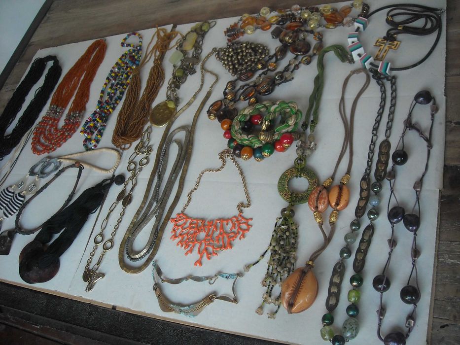 Colares fios bijuteria com pedras missangas