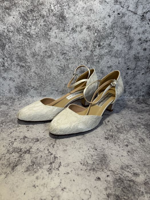 Buty slubne na obcasie w koronke r 39