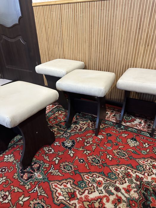 Різні стільці офісні , кухонні та шкільні