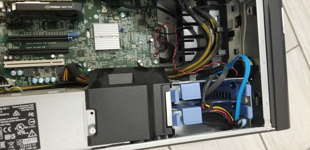 Dell Precision T5810 /E5-1620 V3  1/DDR-4-4Gb/nvs510/