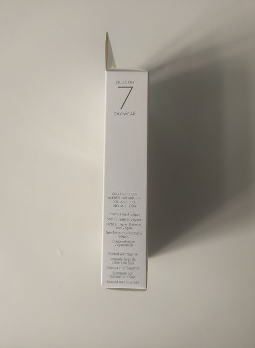 Paznokcie tipsy różowe brokat kryształki kształt trumienka